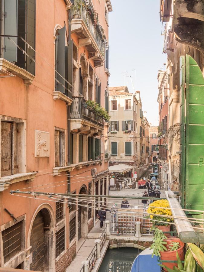 San Polo Canal View By Wonderful Italy * Venecia